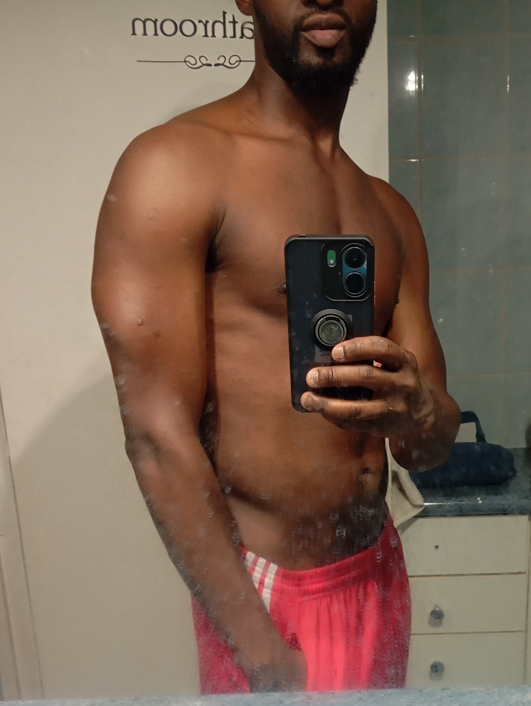 Profil de Iqbal, 29 ans, Échangiste à Schoos